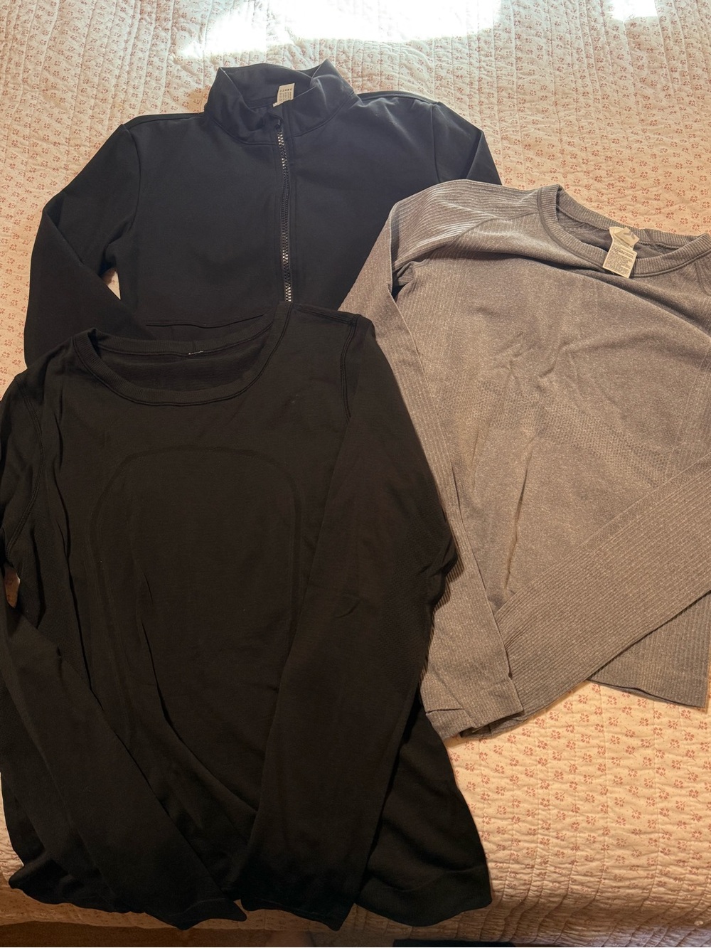 Long Sleeve Running Tops BUNDLE of 3 Lululemon, Old Navy, Yogalicious Sizes S/M